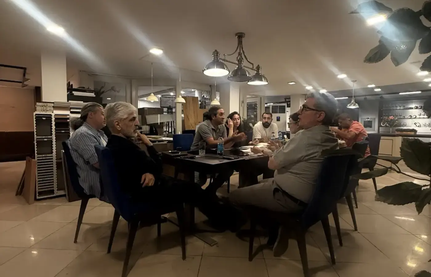 گفتوگوی گروهی فعالان و مهمانان صنعت دور یک میز مشترک